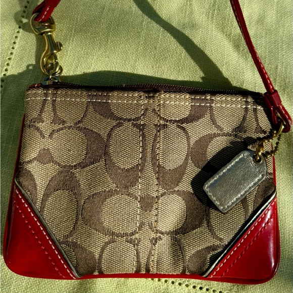 COACH Wristlet Red Flower Monogram Wristlet EUC $139 retail - Picture 4 of 6